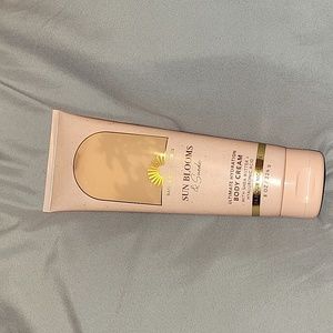 Sun Blooms & Suede Full-Size Body Cream